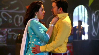 देखिये Dinesh Lal Yadav और Amrapali का बोल्ड डांस, 'दुनिया जाए चाहे भाड़ में'