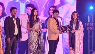 Akshara Singh receives half of the Women's Achievers Award 2020 bhojpurisargam.com