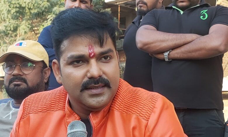 Pawan Singh tells Ravi Kishan his favorite star, Akshara Singh, remains silent-bhojpurisargam.com