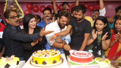 Khesarilal Yadav celebrates his birthday on the sets of 'Aashiqui', photo goes viral