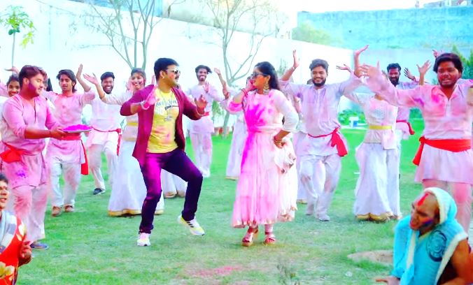 pawan-singh-anjana-singh-bhojpuri-holi-song-ghasai-rang-sagari-gone-viral-bhojpurisargam.com