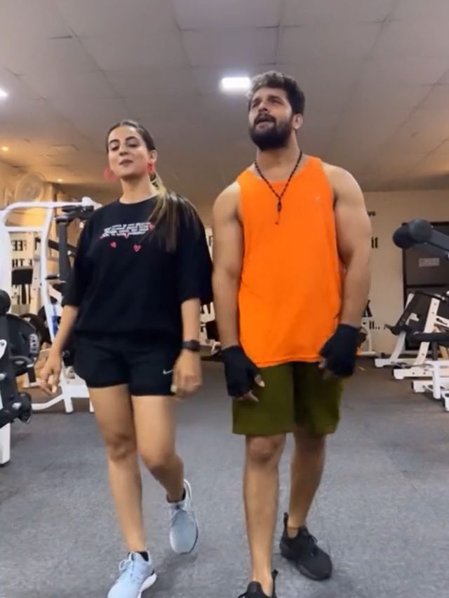 देखें Khesari Lal Yadav और Akshara Singh ने मचाया धमाल